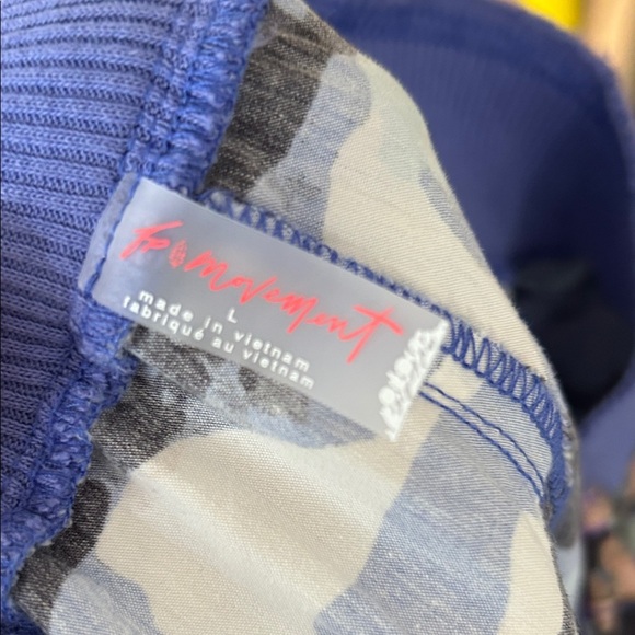 NWT Free People movement Mesmerize Me Printed Pant Violet Splendor Camo L - Picture 11 of 11